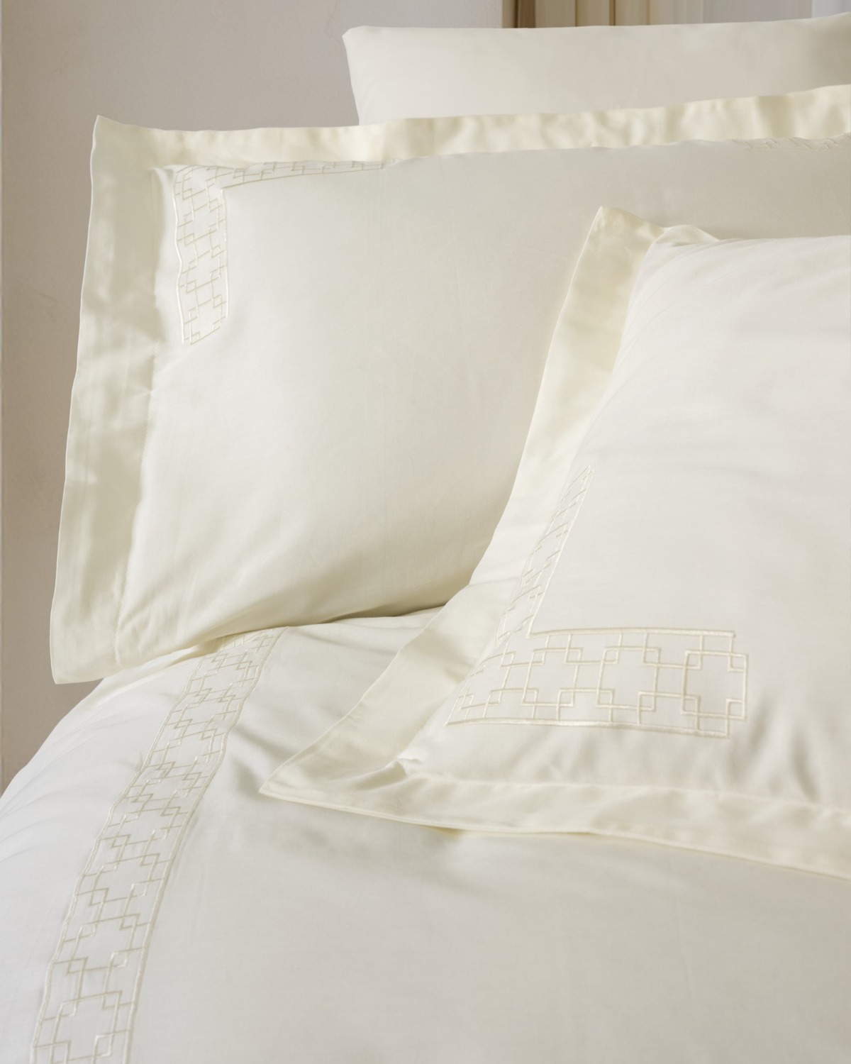 Cotton Box Nakışlı Saten Çift Kişilik Nevresim Takımı Luxe Ekru